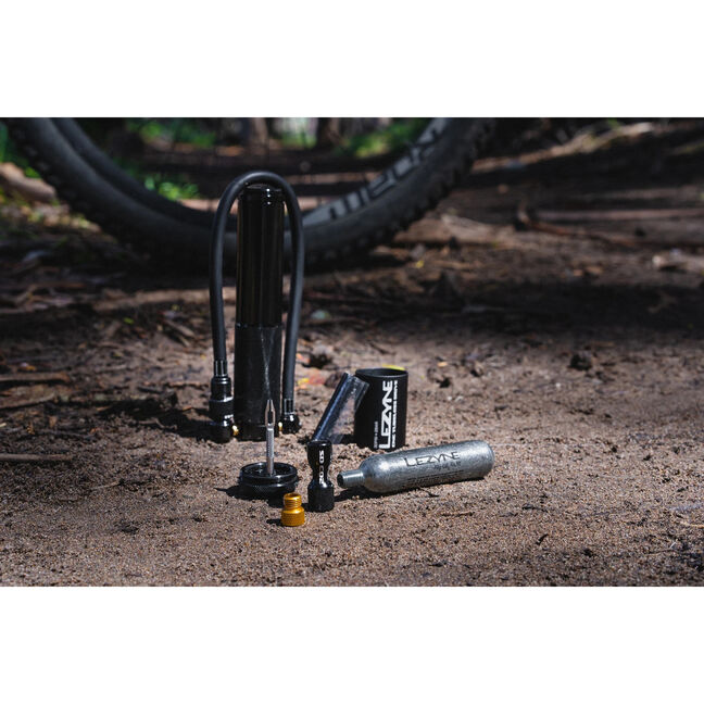 Test mini-pompes à flexible pour vélo