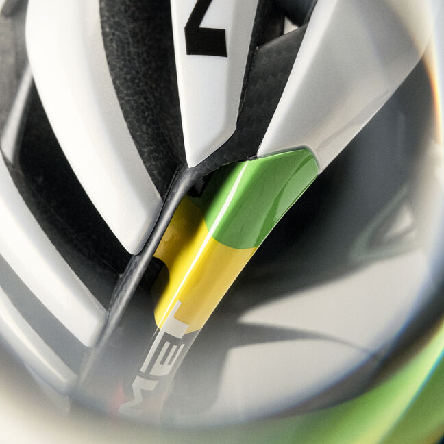 Met Trenta 3K Carbon Rainbow Limited Edition World Champs helmet