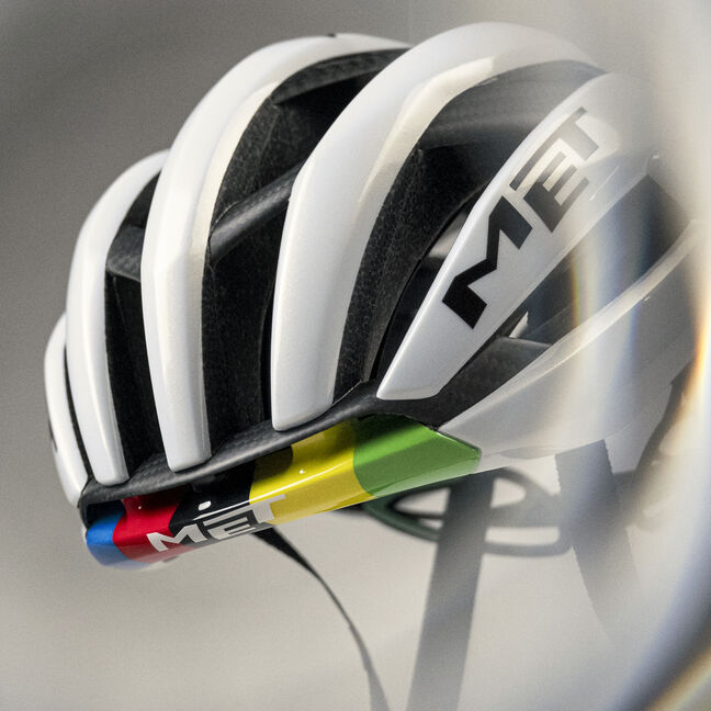 Met Trenta 3K Carbon Rainbow Limited Edition World Champs helmet